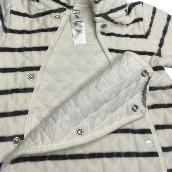 Nordstroms Hooded Bunting - Picture 4 of 10